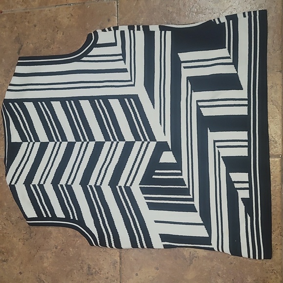 JONES NEW YORK Petite medium sleeveless top vest black white stripes geo print - Picture 3 of 4
